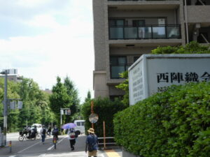 西陣織会館前