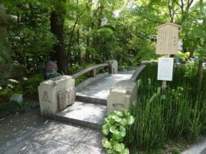 移設された一條戻橋（晴明神社）
