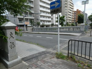堀川に架かる一条戻橋