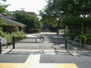その先は綾西公園