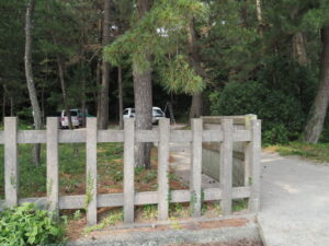 二見浦海岸側の出入口（御塩殿神社）