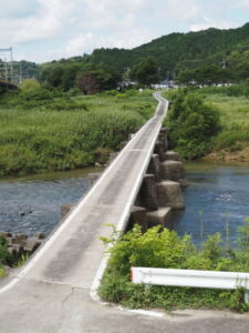 雲出川に架かる石橋の潜水橋（沈下橋）