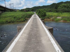 雲出川に架かる石橋の潜水橋（沈下橋）