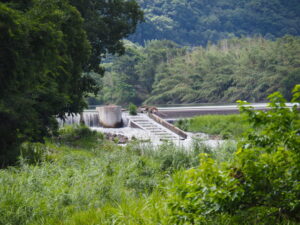 石橋の潜水橋（沈下橋）から望む雲出川