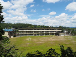 旧大井小学校の遠望