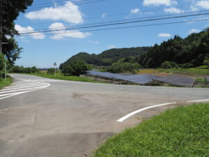 県道43号との交差点（津市一志町井関）