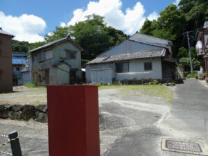 土宮神社への参道（鳥羽市小浜町）