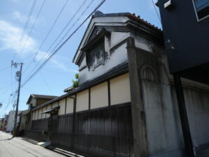 津市一身田町にて
