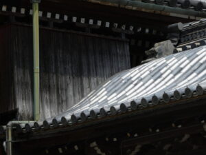 通天橋の屋根(専修寺)