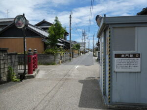 赤門跡(津市一身田町)