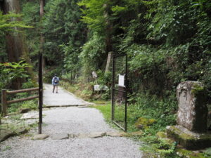 奥之院の参道(室生寺)