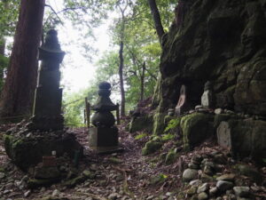 奥之院の参道付近(室生寺)