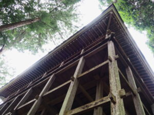 懸造りの常燈堂(室生寺)