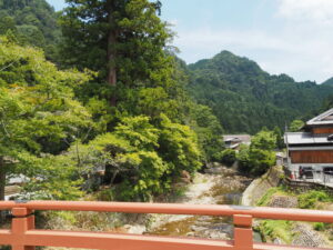 室生川に架かる太鼓橋にて