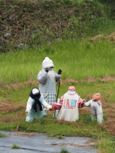 魅入ってしまう案山子（ととりの里公園）