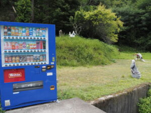 魅入ってしまう案山子（ととりの里公園）