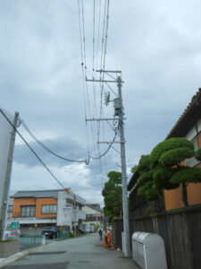 付け替えられた「どうした？この電柱」