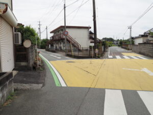 奈良街道の道標付近（津市牧町）