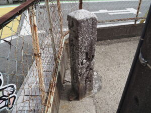 奈良街道の道標（津市牧町）