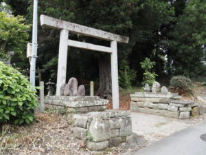 八柱神社（津市牧町）