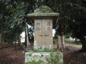 八柱神社にて（津市牧町）
