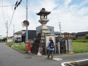 月本追分（伊勢街道と奈良街道）の常夜灯