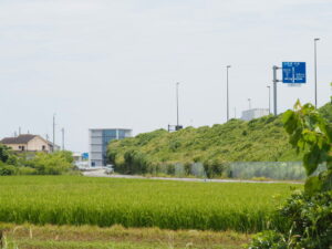 中勢バイパス 小津町ランプ方向の遠望