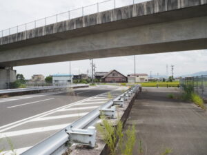 伊勢街道と中勢バイパスが交差する付近