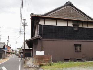 伊勢街道（松阪市市場庄町）