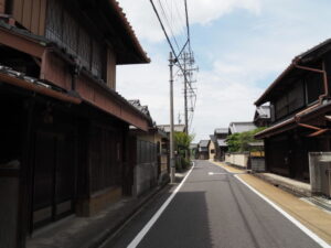 伊勢街道（松阪市市場庄町）