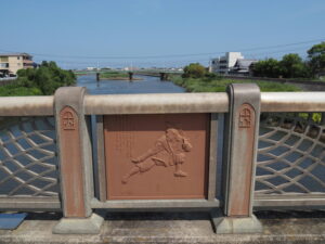 塔世橋から望む安濃川の下流側