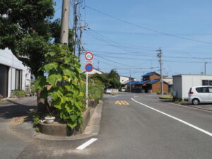 国道23号から近鉄道路への分岐（津市万町津）