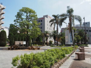津市まん中広場