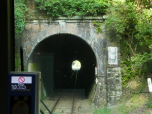 坊谷隧道(JR関西本線)