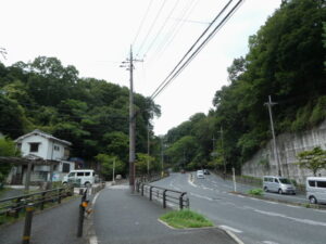 三条通りとの日岡峠合流点(旧東海道)