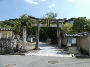 粟田神社ニの鳥居(京都市東山区粟田口三条坊町)