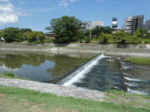 鴨川右岸(三条大橋〜四条大橋)