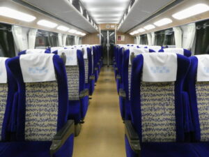 伊勢市駅に到着する直前の近鉄特急車中