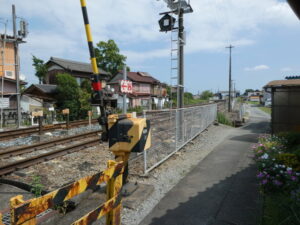 JR参宮線田丸踏切から望む田丸駅