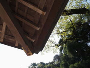 内宮、神楽殿授与所前にて