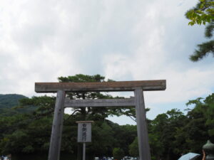 宇治橋西詰の鳥居