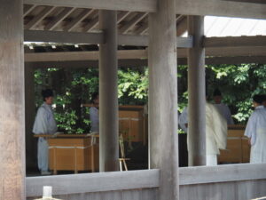 五丈殿にて御船代祭 修祓の準備