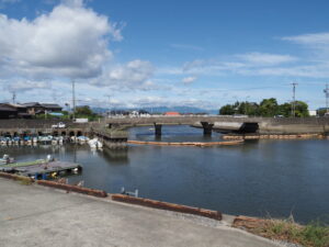 金沢川に架かる千代崎橋付近