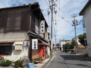 ここでも見かけた電柱の直書き広告（鈴鹿市白子本町）