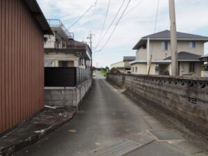 柏橋へと続く路地（伊勢市柏町）