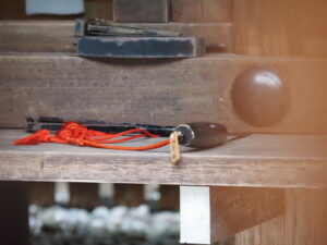八尋殿での奉織作業（神服織機殿神社）