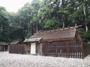 八尋殿（神服織機殿神社）