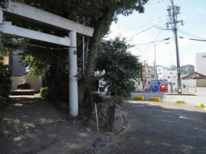 暗渠となっている豊川（世木神社付近）