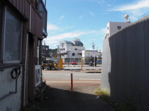 暗渠となっている豊川（伊勢マーケット付近）