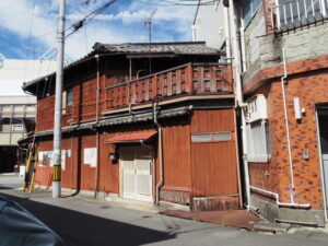 暗渠となった豊川（伊勢市本町と岩渕の境界）